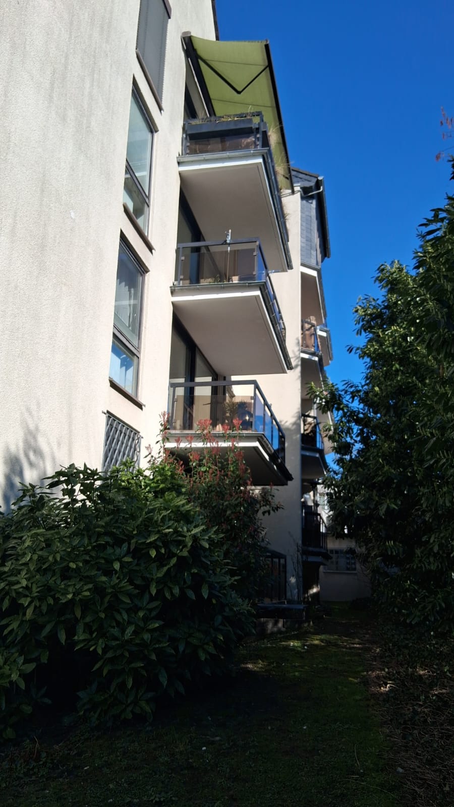 R�ckseite Balkone Etagenwohnung K�ln
