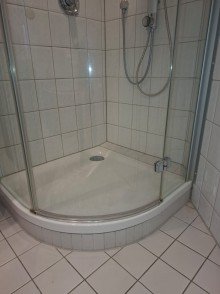 Dusche Wohnen wie im Haus: 3 Zimmer Wohnung mit gro�er Terrasse und Garten + 2 Stellpl�tze