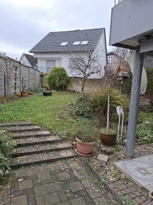 Garten mit Weg Wohnen wie im Haus: 3 Zimmer Wohnung mit gro�er Terrasse und Garten + 2 Stellpl�tze