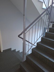 Treppenhaus Wohnen wie im Haus: 3 Zimmer Wohnung mit gro�er Terrasse und Garten + 2 Stellpl�tze