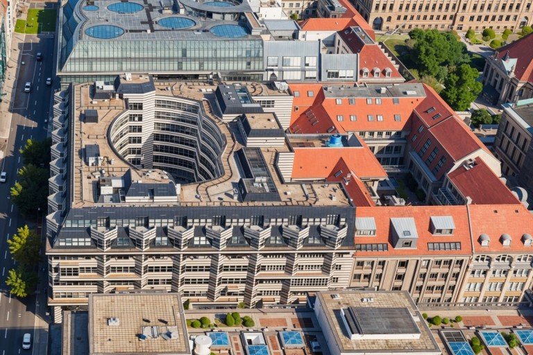 Luftbild Berlin sonstige Landwirtschaftsimmobilien Renaissance - Neuanfang - Krisen meistern - Chancen suchen