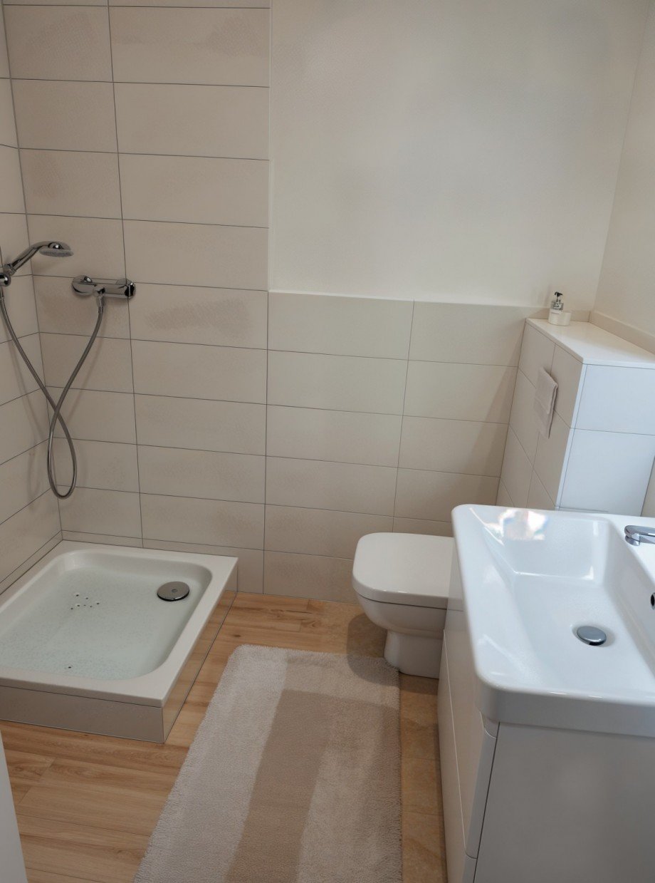 Duschbad KI Souterrainwohnung K�ln