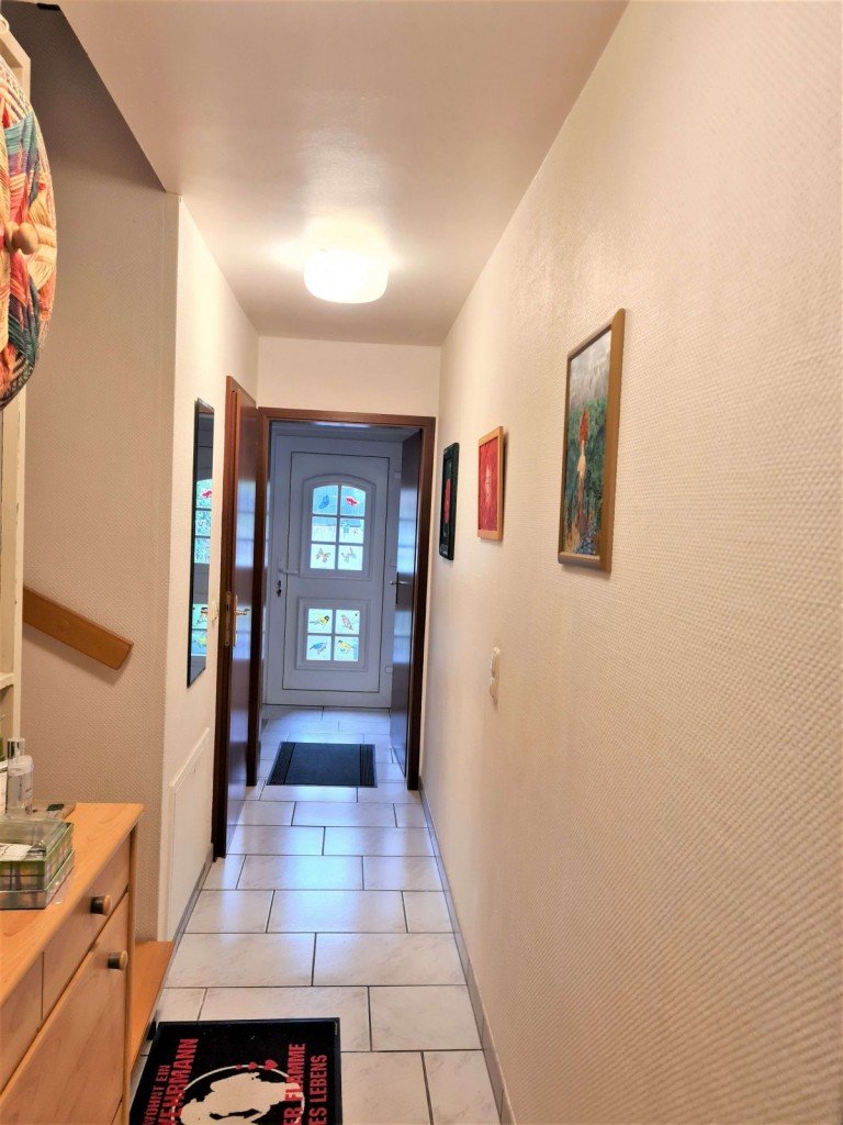 Diele R�srath Reiheneckhaus Charmantes Reihenendhaus f�r die gro�e Familie - Homeoffice - Garten - Garage - Stellplatz