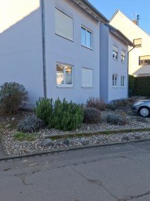 Hausansicht Wohnen wie im Haus: 3 Zimmer Wohnung mit gro�er Terrasse und Garten + 2 Stellpl�tze