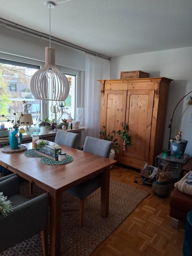 Wohnzimmer Esstisch K�ln Etagenwohnung Gepflegtes Ambiente: Helle 3-Zimmer-Wohnung in Top-Lage von Marienburg mit Terrasse & TG